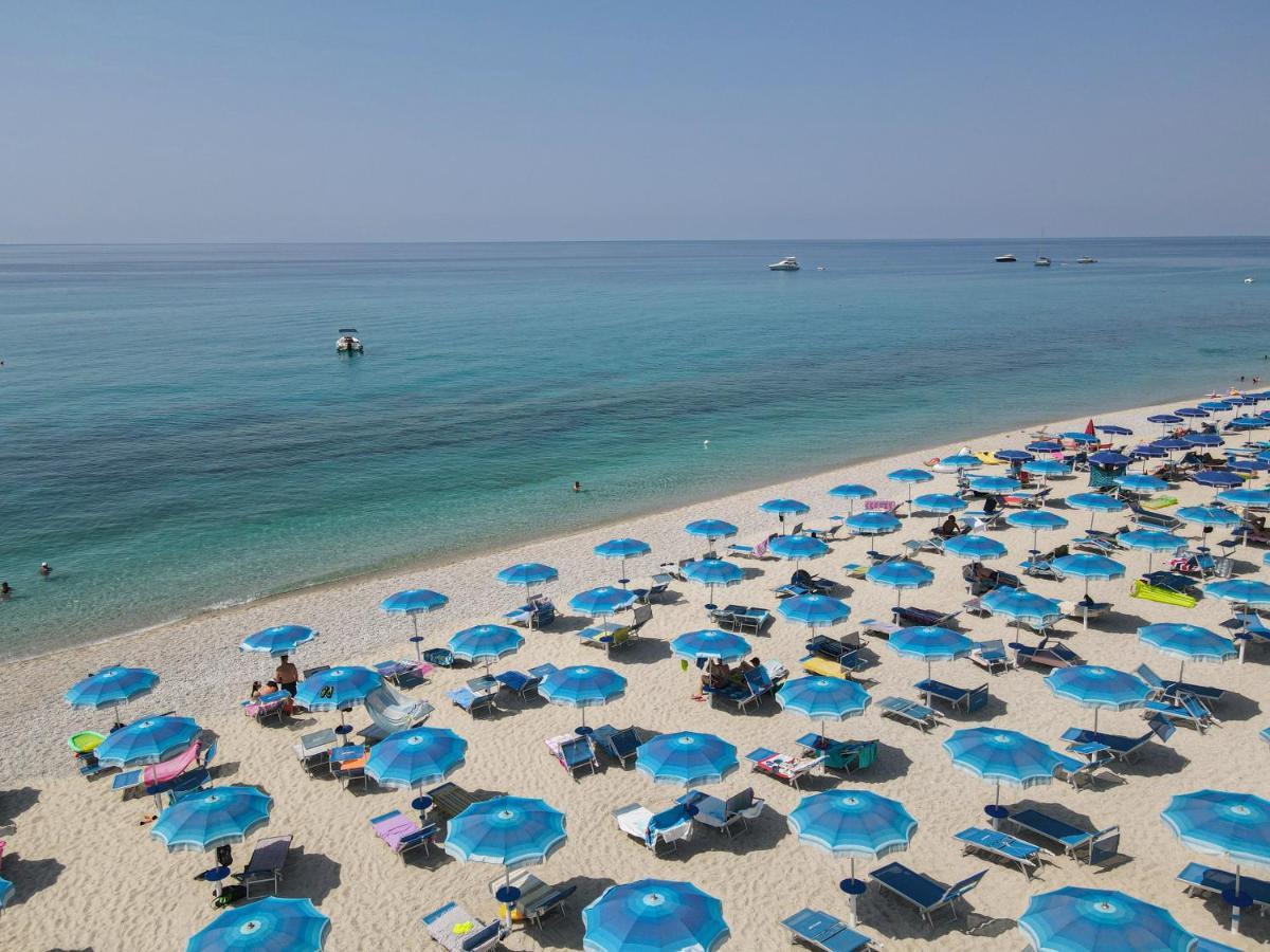 Hotel Scoglio Del Leone Zambrone Exterior foto