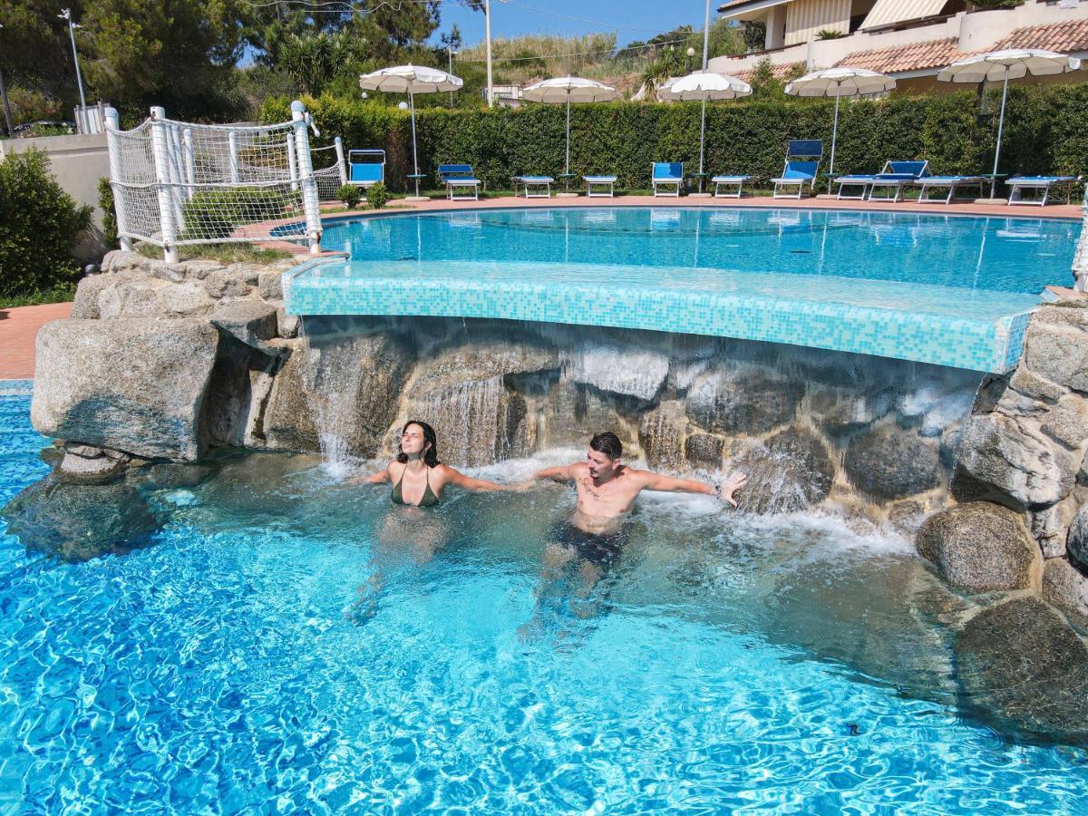 Hotel Scoglio Del Leone Zambrone Exterior foto
