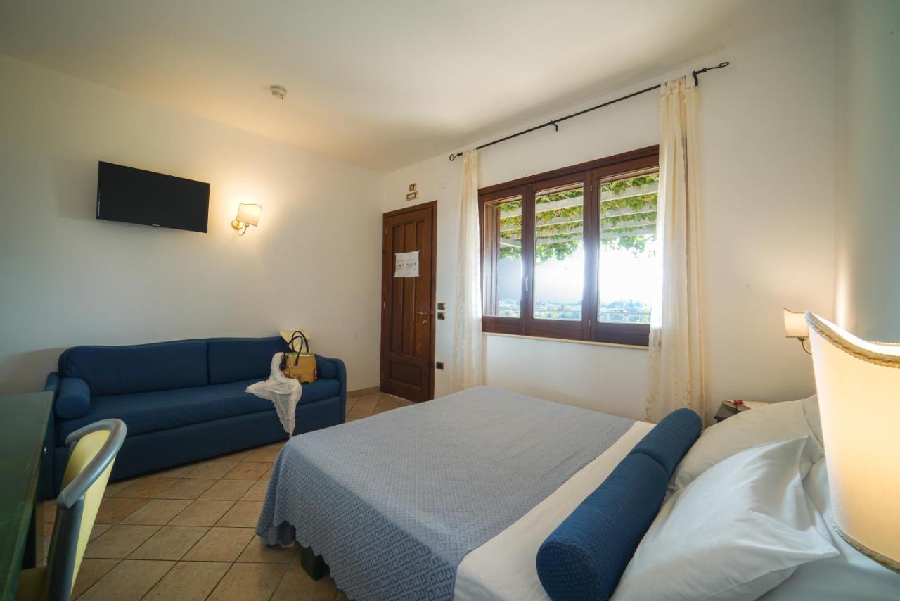 Hotel Scoglio Del Leone Zambrone Exterior foto