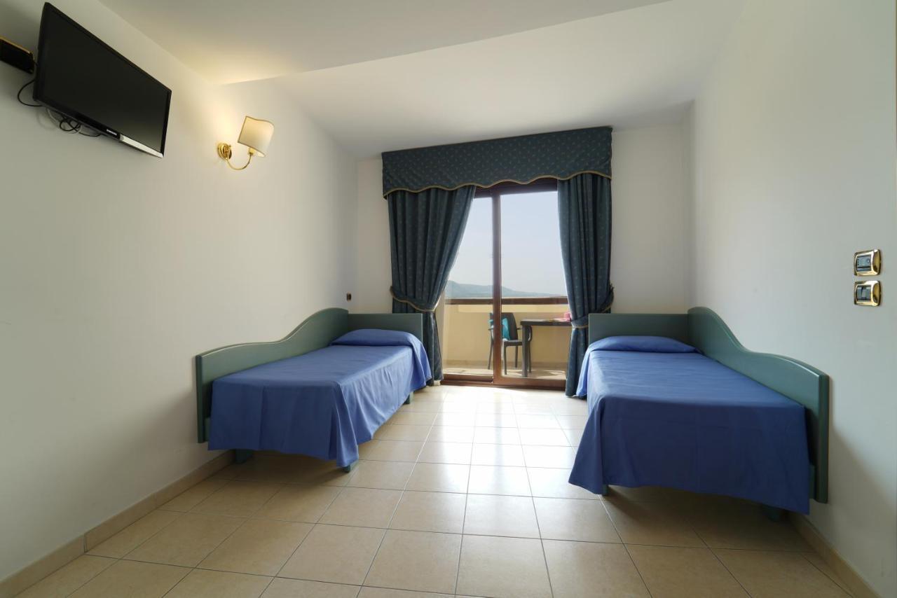 Hotel Scoglio Del Leone Zambrone Exterior foto