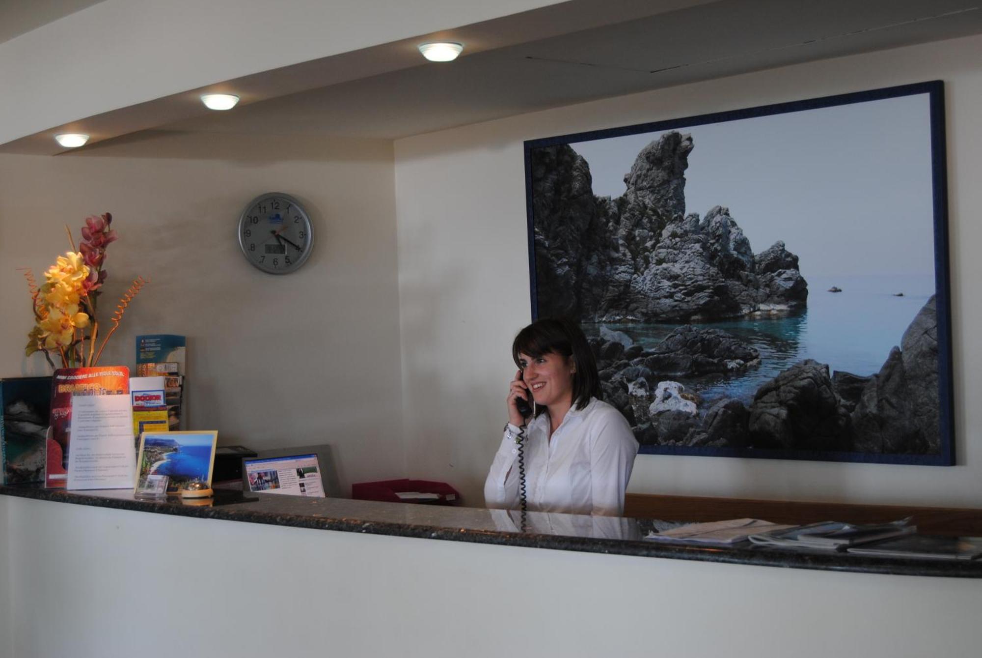 Hotel Scoglio Del Leone Zambrone Exterior foto