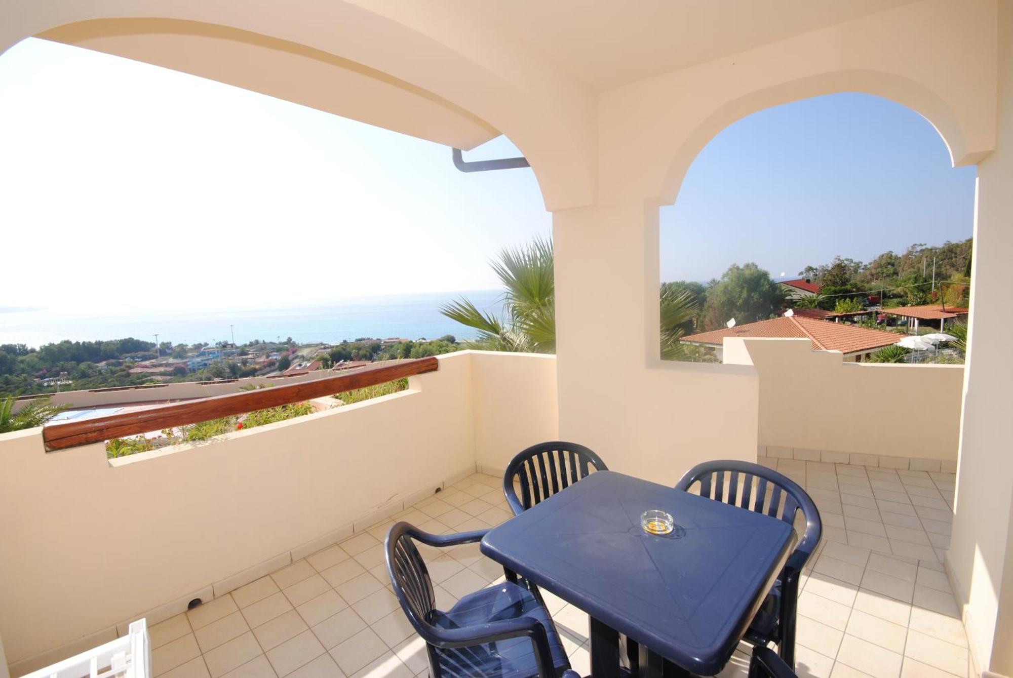 Hotel Scoglio Del Leone Zambrone Exterior foto