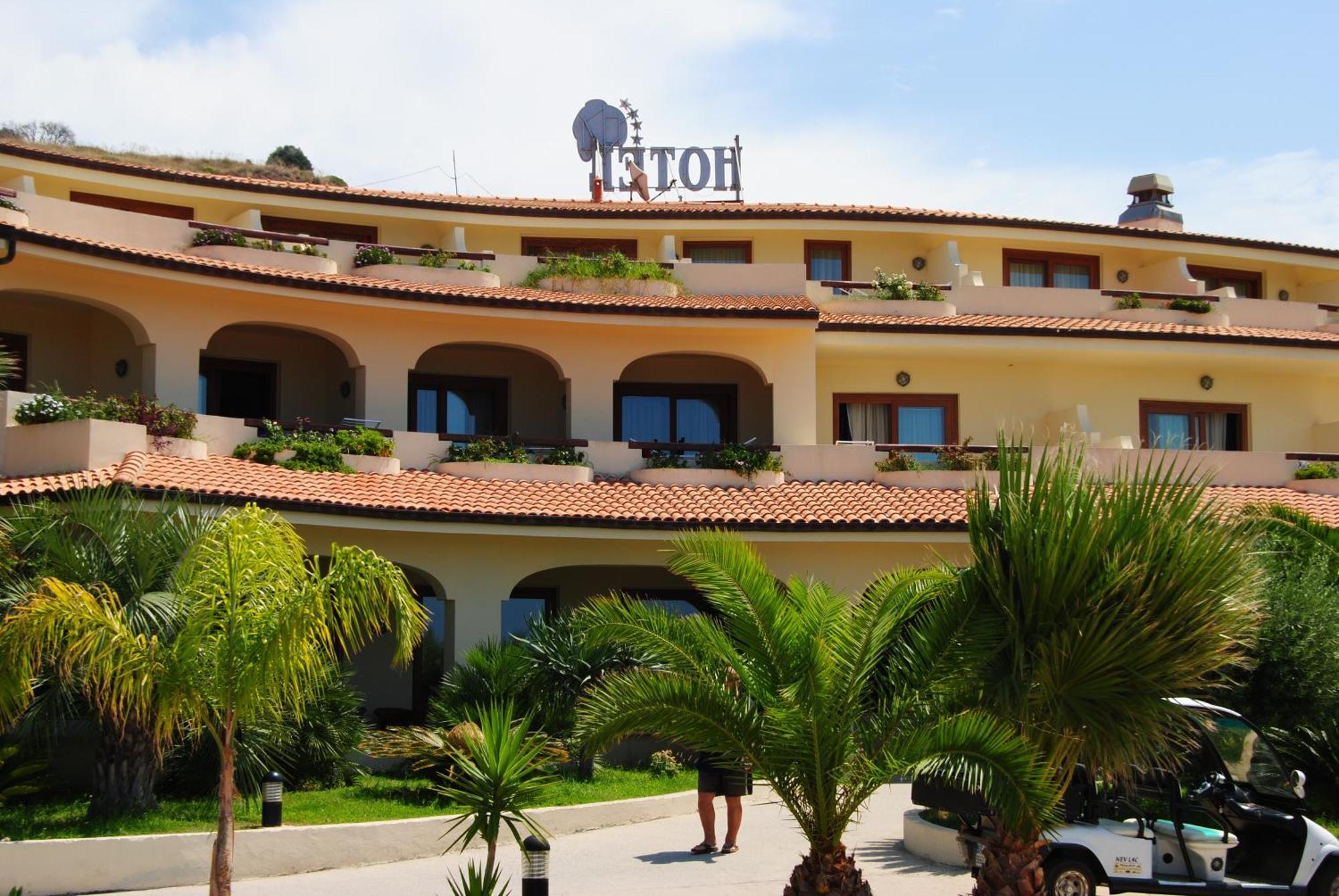 Hotel Scoglio Del Leone Zambrone Exterior foto