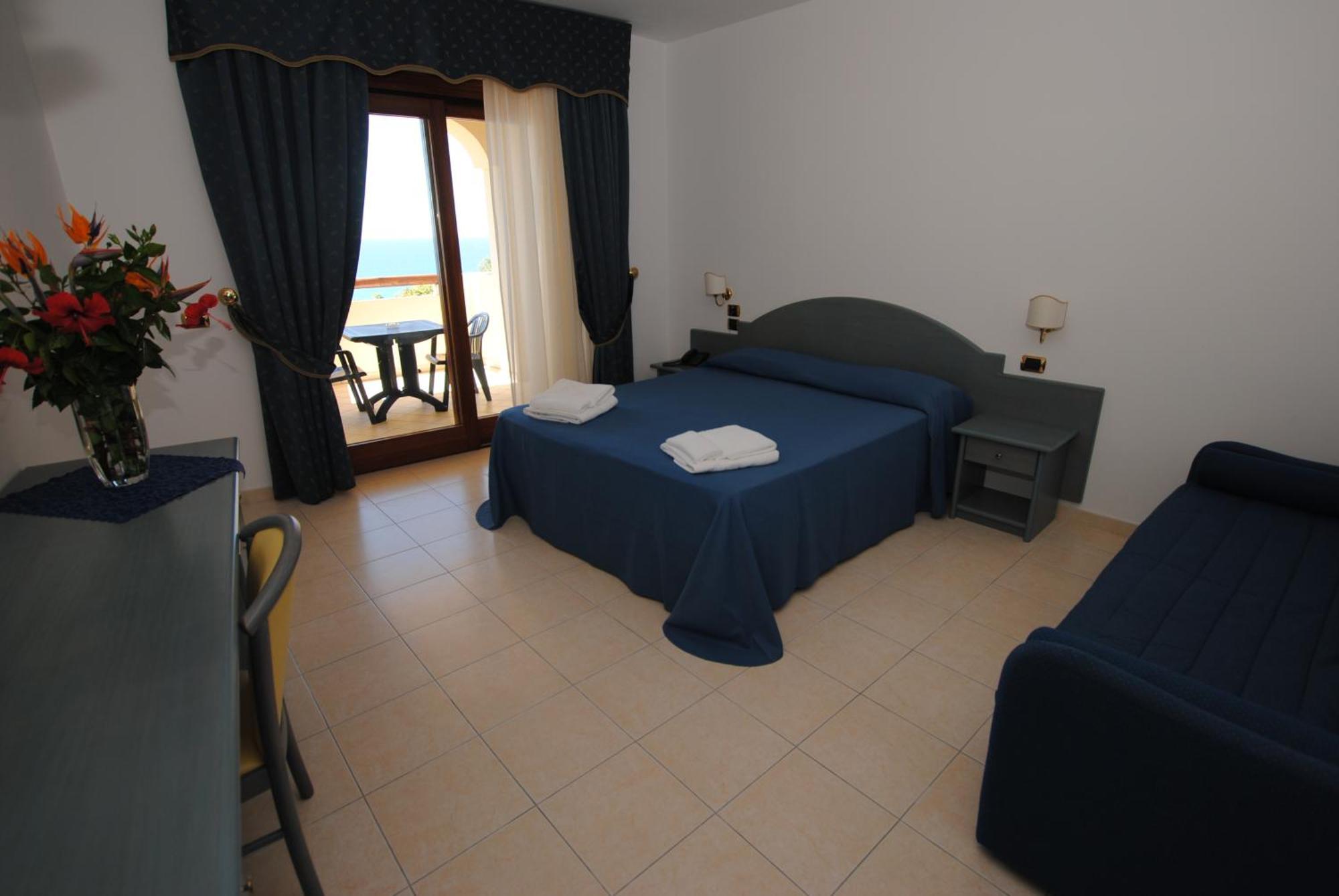 Hotel Scoglio Del Leone Zambrone Exterior foto