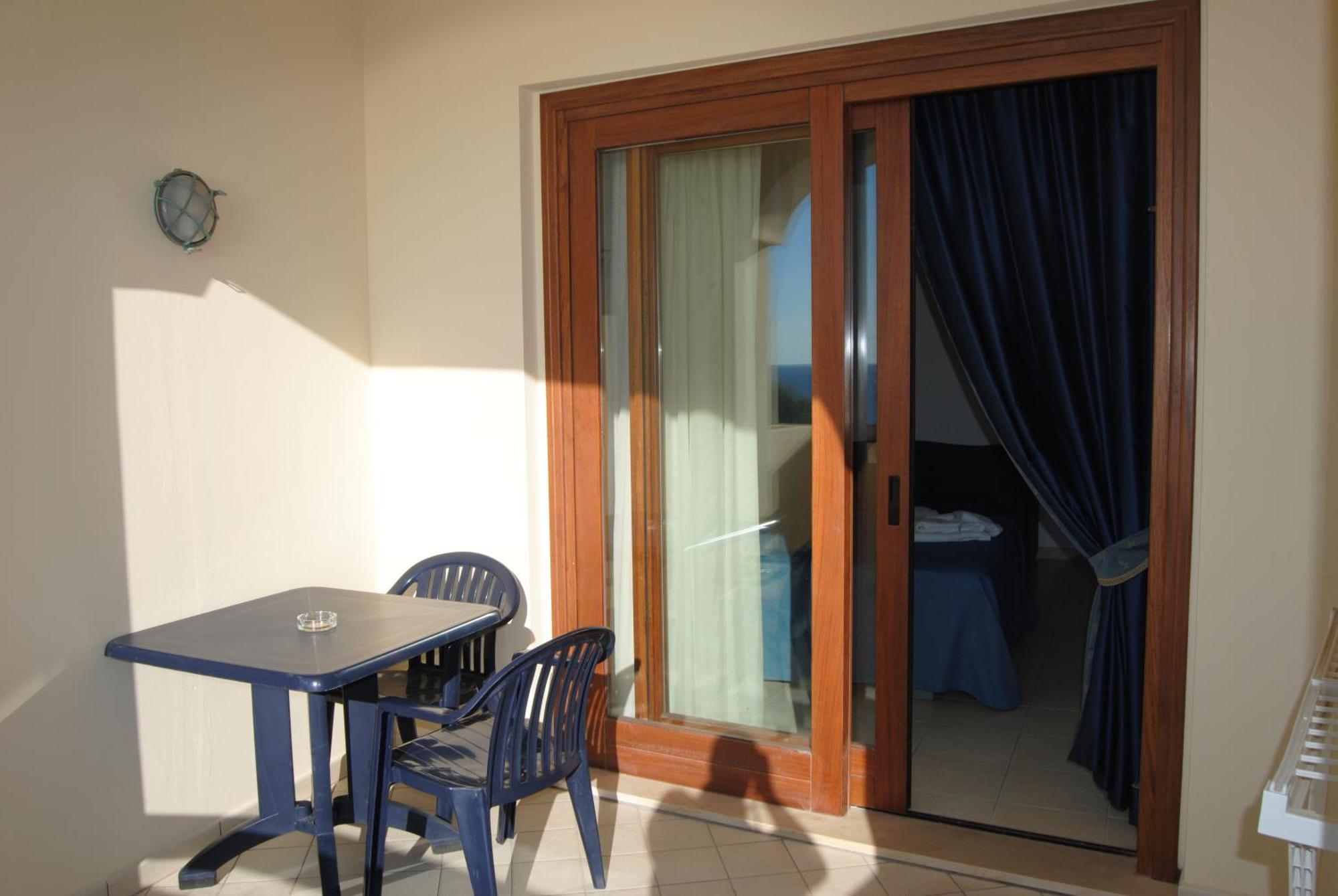 Hotel Scoglio Del Leone Zambrone Exterior foto