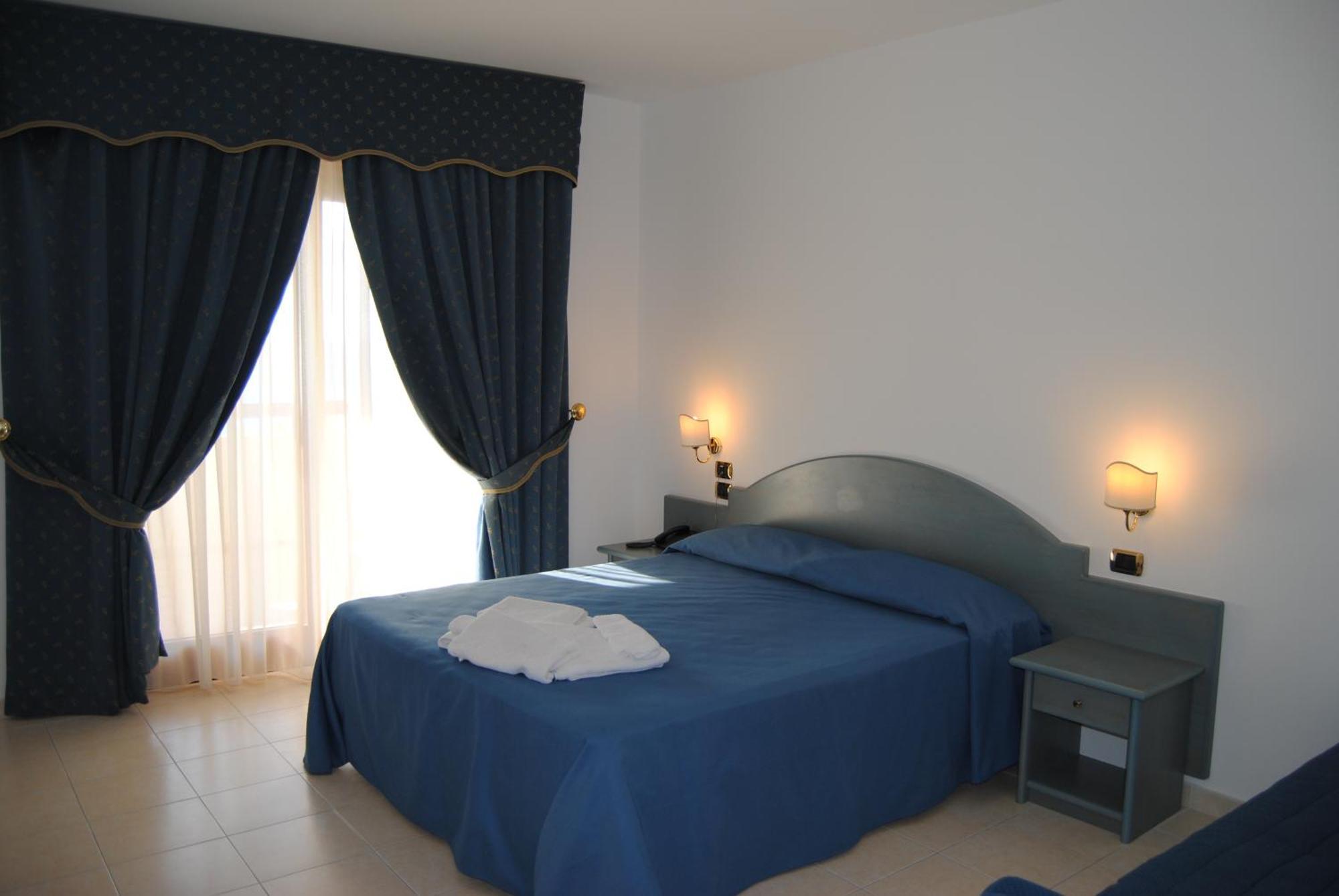 Hotel Scoglio Del Leone Zambrone Exterior foto