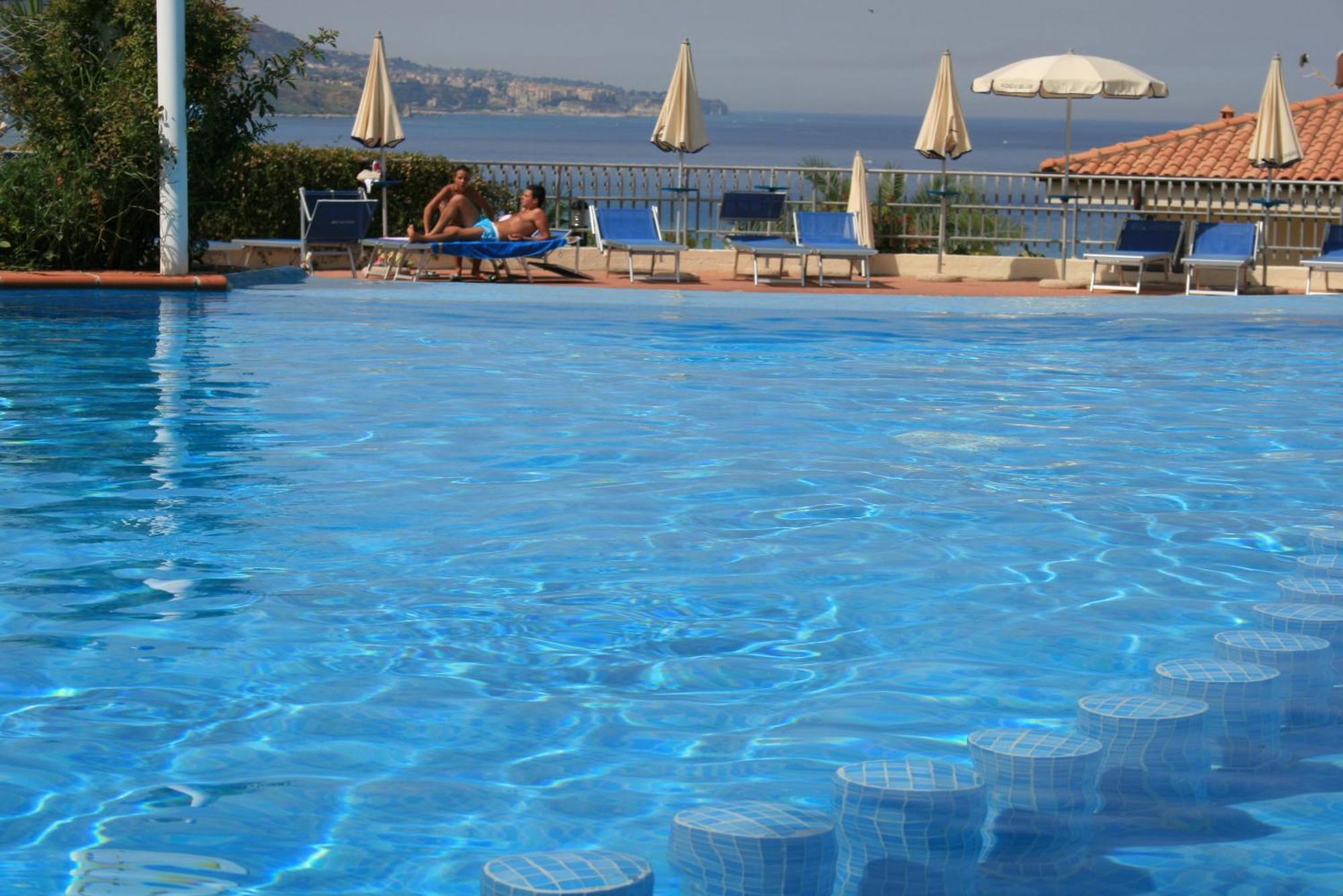 Hotel Scoglio Del Leone Zambrone Exterior foto