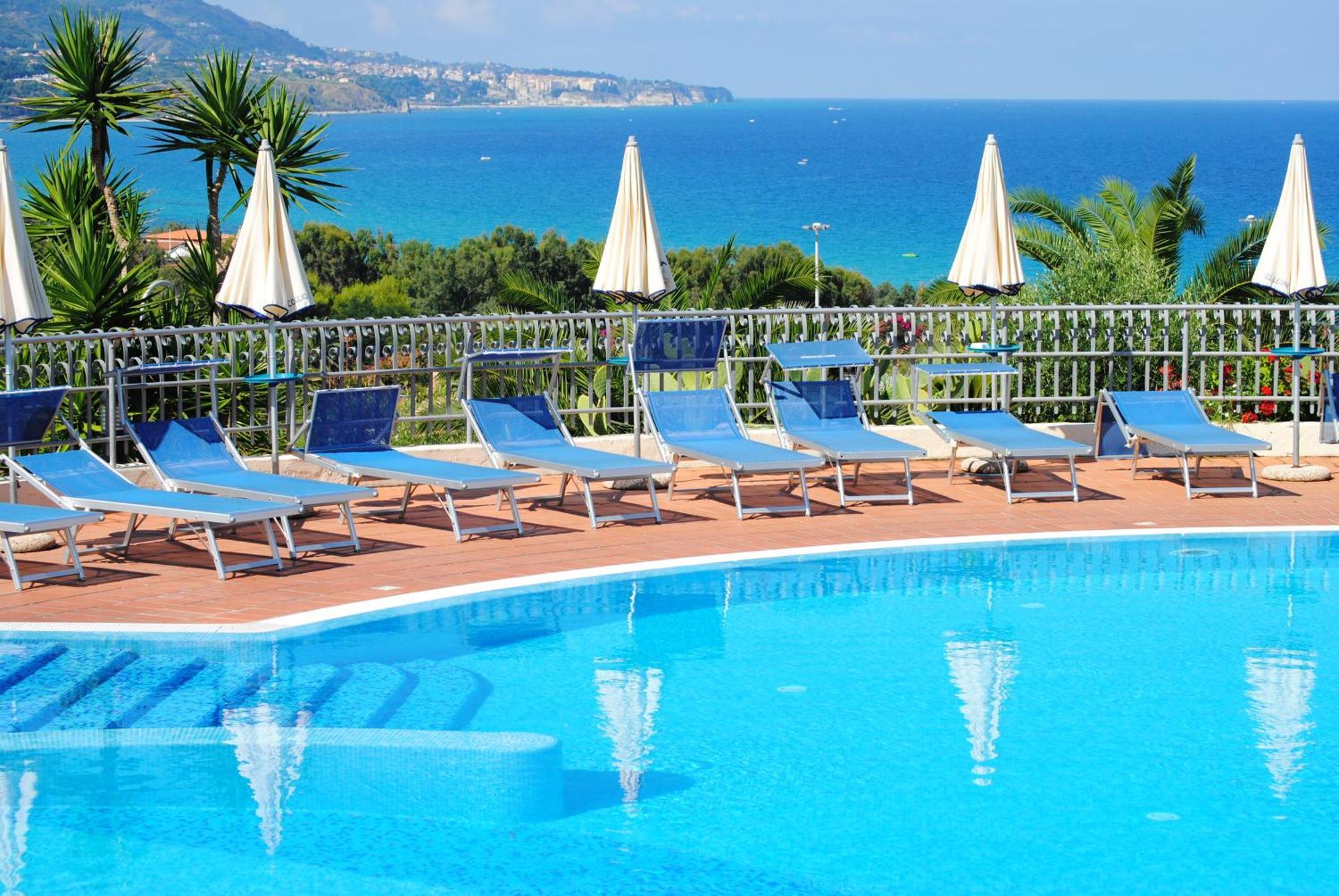 Hotel Scoglio Del Leone Zambrone Exterior foto