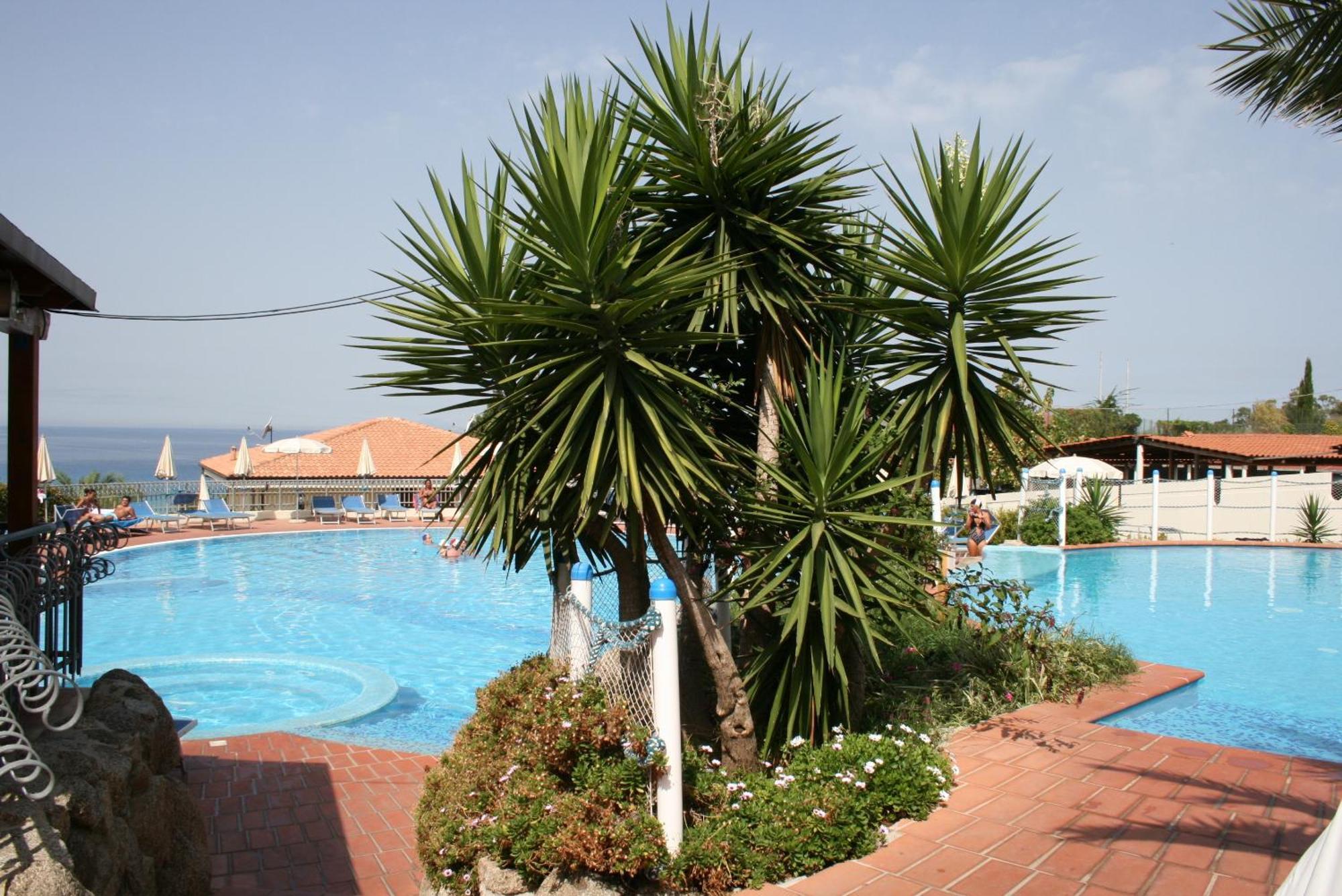 Hotel Scoglio Del Leone Zambrone Exterior foto