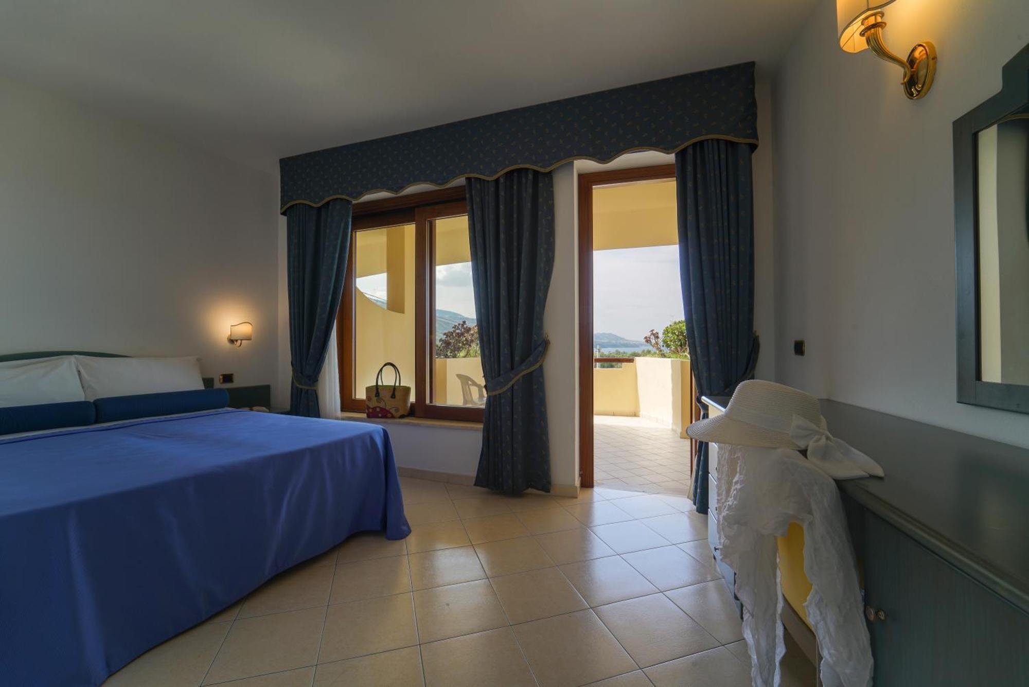 Hotel Scoglio Del Leone Zambrone Exterior foto