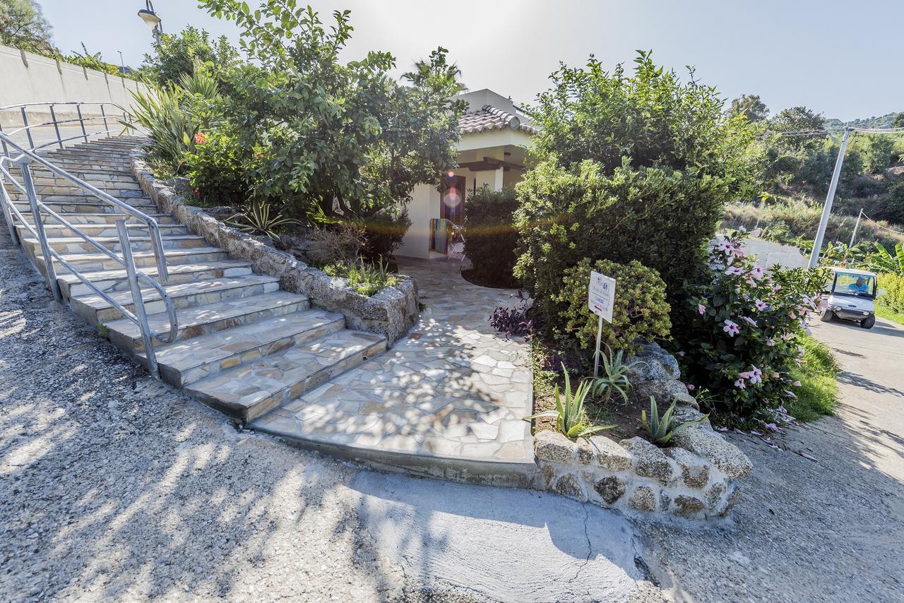 Hotel Scoglio Del Leone Zambrone Exterior foto
